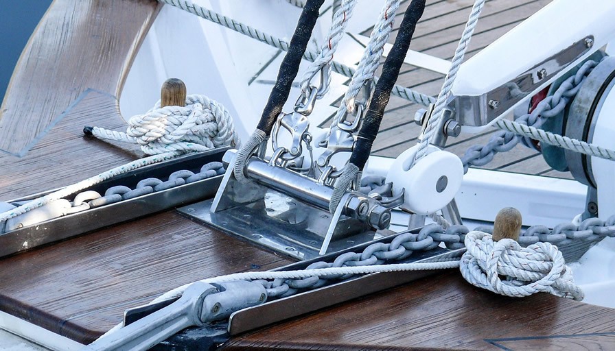 Marine Grade Stainless Steel: 316 vs 304 Boat Hardware